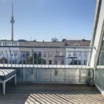 LUXURIÖSE DACHGESCHOSS-MAISONETTE MIT BLICK AUF DEN FERNSEHTURM