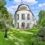 LUXURIÖSE NEUBAU-VILLA DIREKT AM PARK UND NUR WENIGE SCHRITTE ZUM GRUNEWALD