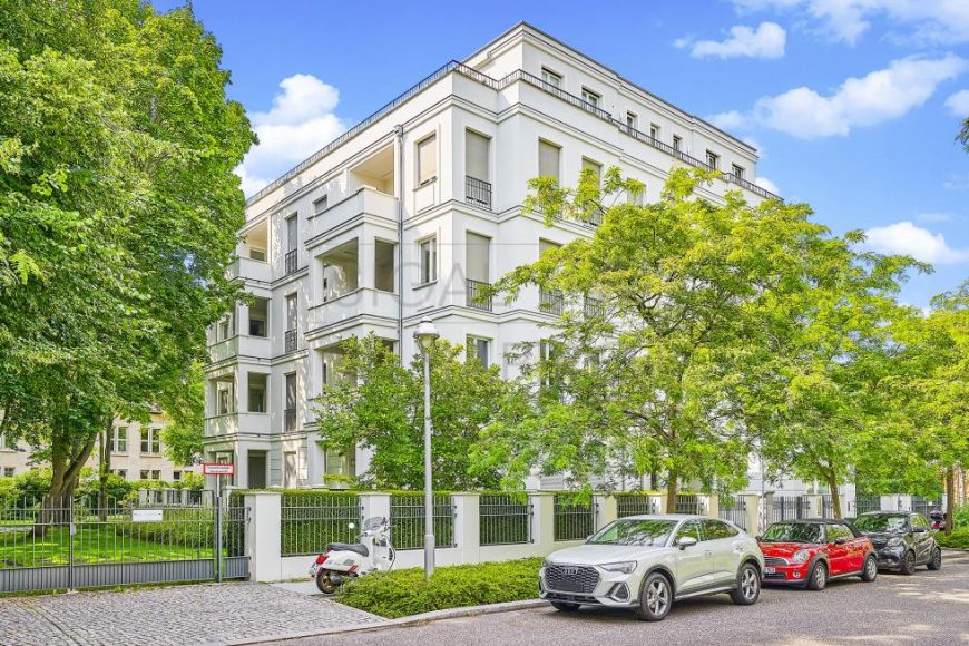 LUXURIÖSES PENTHOUSE MIT DACHTERRASSE IM DIPLOMATENPARK