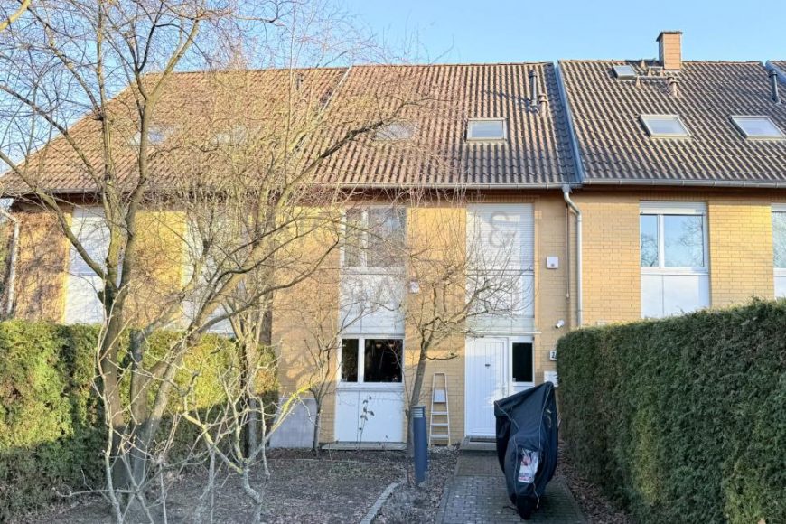 STILVOLLES REIHENMITTELHAUS MIT LUXUSAUSSTATTUNG IN BERLIN-DAHLEM