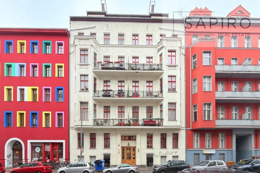 WOHNEN IN BELIEBTER KREUZBERG-LAGE IN SANIERTER ALTBAU-WOHNUNG MIT BALKON